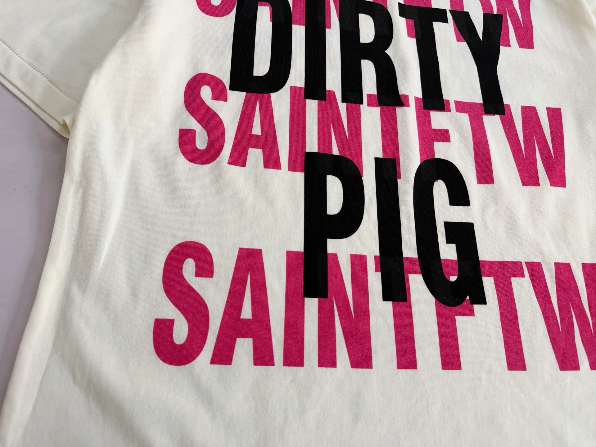 ❥8032#P116 Saint Mxxxxxx short-sleeved T-shirt, made of soft cotton fabric, comfortable and breathable. "SAINT FTM" is printed on the front. It has a full street feel and a loose fit. It is suitable for daily casual or street wear. Size: (S-M-L-XL) Color: Beige